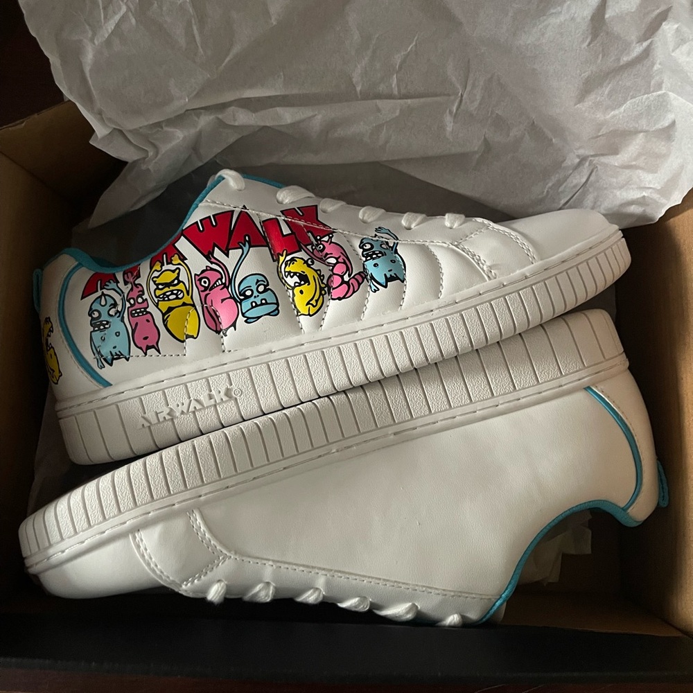 New With Tags, In Box, Girls Size 7 AirWalk Shoes